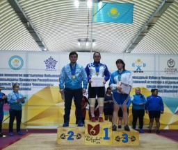 ​Акмолинская спортсменка стала многократной чемпионкой Казахстана по тяжелой атлетике