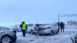15 авто столкнулись на трассе в Акмолинской области, есть пострадавший