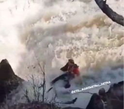 Житель Кокшетау с дочкой упали в водопад в Зерендинском районе