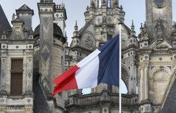 Франция впервые в истории отозвала своих послов из Австралии и США
