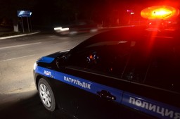Полицейские помогли водителю сломавшегося автомобиля в Кокшетау