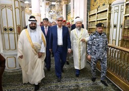 Токаев  посетил мечеть Пророка Мухаммеда в Медине