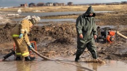 Столичные спасатели с 26 марта проводят работы по откачке талой воды в Акмолинской области