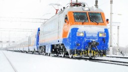 Застрявших на закрытых трассах в Акмолинской области будут перевозить поездом