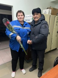 Житель Степногорска поблагодарил работников скорой помощи за спасение 2-летней внучки