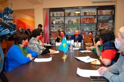 Представители Народной партии Казахстана встретились с педагогами Алматы