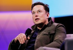 Илон Маск: новые заводы Tesla жгут деньги, как "гигантские печи"