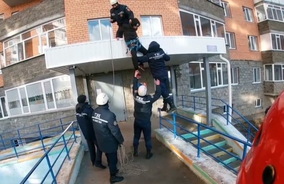 12-летнего мальчика спасли с карниза в Кокшетау