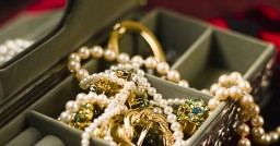 Золото на полмиллиона тенге украли у жителя Акмолинской области