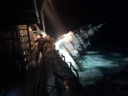 Корвет ВМС Таиланда затонул в шторм в Сиамском заливе. Более 30 моряков пропали без вести