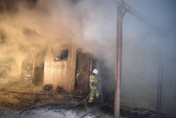 Больше 400 квадратных метров складского здания спасли Акмолинские огнеборцы