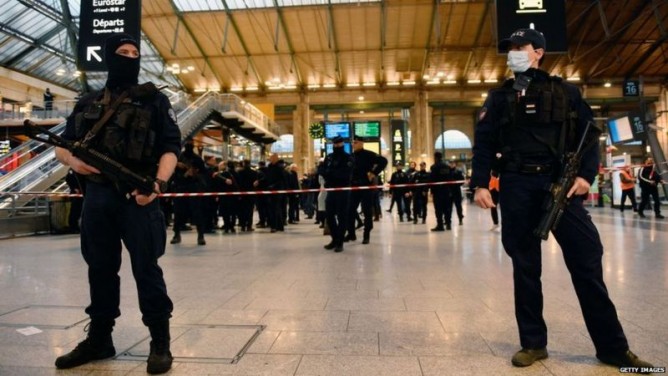 В Париже на вокзале мужчина с колющим оружием напал на пассажиров —  www.716.kz- Новостной портал Акмолинской области. Новости Кокшетау и  Акмолинской области.