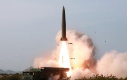 Северная Корея запустила баллистическую ракету, пролетевшую над Японией