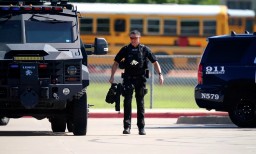 СМИ: в США в результате стрельбы у школы ранены не менее четырех человек