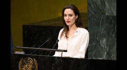 Анджелина Джоли покинула пост спецпосланника ООН по делам беженцев