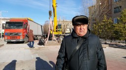 В Кокшетау устанавливают памятник Еркину Ауельбекову (ВИДЕО)