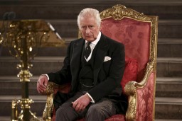 Король Британии впервые за 70 лет выступил перед парламентом