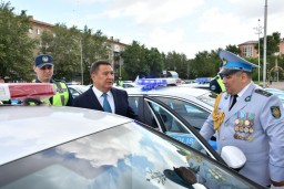 Аким области вручил акмолинским полицейским ключи от 27 служебных автомобилей