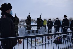 Сотрудники акмолинского ДУИС почтили память погибших коллег