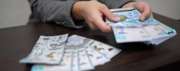 В Казахстане привлеченные с производства педагоги будут получать надбавки к зарплате