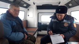 Спасатели Бурабайского района эвакуировали двух рыбаков
