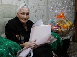 Накануне Дня Победы депутаты Акмолинского областного маслихата поздравили ветерана