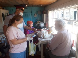 Сотрудники службы пробации ДУИС по Акмолинской области организовали пенсионерам доставку медикаменто