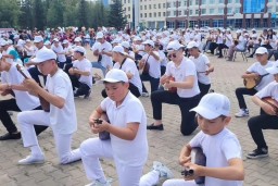 Около 1500 человек приняли участие во флеш-мобе «Домбыра» в Кокшетау