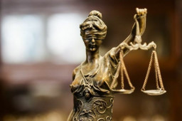 ​Суд обязал восстановить права незаконно уволенного сторожа