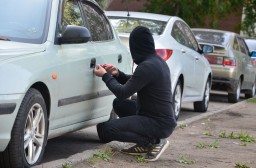 В Акмолинской области 14-летний подросток подозревается в краже денег из салона авто