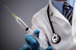 Врач предупредил о последствиях отказа от второй дозы вакцины