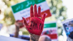 “Это год крови”: новый всплеск столкновений протестующих и полиции в Иране