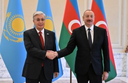 Токаев и Алиев провели переговоры в Баку