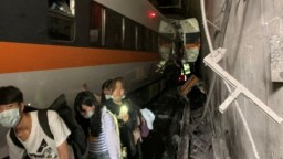 Крушение поезда в туннеле на Тайване привело к многочисленным жертвам