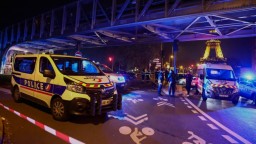 Нападение в Париже: вооруженный ножом и молотком преступник убил одного человека и ранил еще двоих