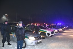 Общественники, волонтеры и партийцы патрулировали улицы вместе с полицией в Кокшетау
