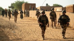 Франция заявила о полном выводе войск из Мали