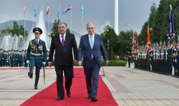 Президенты Казахстана и Таджикистана провели двусторонние переговоры и провели совместный брифинг