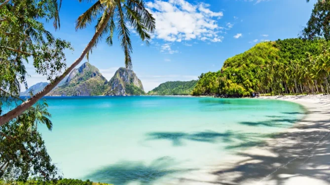 Где отдохнуть весной: популярные направления для казахстанцев