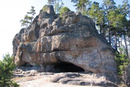 Легенды, спрятанные в скалах: Пещера Кенесары хана - туристическая локация Бурабая Легенды, спрятанные в скалах: Пещера Кенесары хана - туристическая локация Бурабая