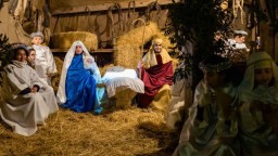Власти Италии хотят наказывать школы, которые отменяют рождественские спектакли и символику