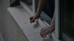 35-летний  мужчина выпрыгнул из окна гостиницы в Кокшетау