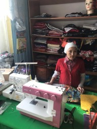 Ровесница Независимости из Акмолинской области реализует бизнес-идею по пошиву одежды
