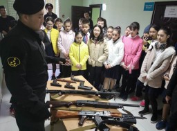 В преддверии праздника защитника отечества полицейские провели экскурсии для учащихся НИШ г.Кокшетау