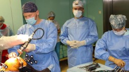 Робот впервые провел операцию в Казахстане