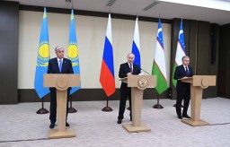Токаев принял участие в церемонии открытия транзита российского газа в Узбекистан через Казахстан