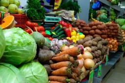 В каких регионах Казахстана больше всего тратятся на овощи?