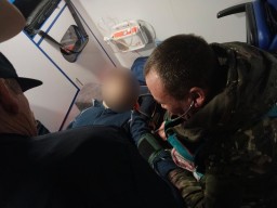 ​Медик-құтқарушылар жол апатынан зардап шеккен ер адамға көмек көрсетті