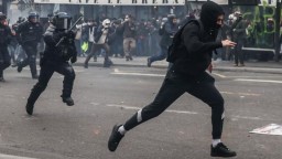 Британский король Карл III отложил госвизит во Францию из-за протестов против пенсионной реформы