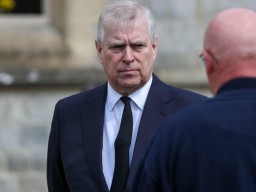 Принц Эндрю получил бумаги по делу об изнасиловании несовершеннолетней